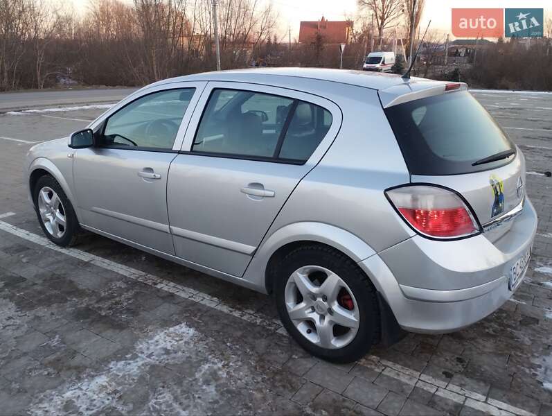 Хетчбек Opel Astra 2007 в Мостиській