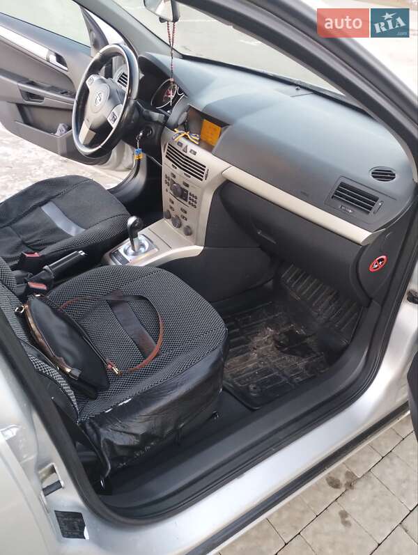 Хетчбек Opel Astra 2007 в Мостиській