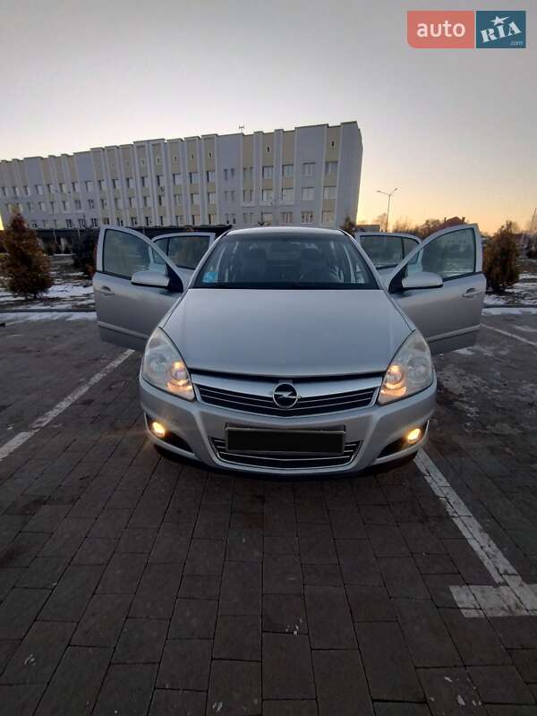 Хетчбек Opel Astra 2007 в Мостиській