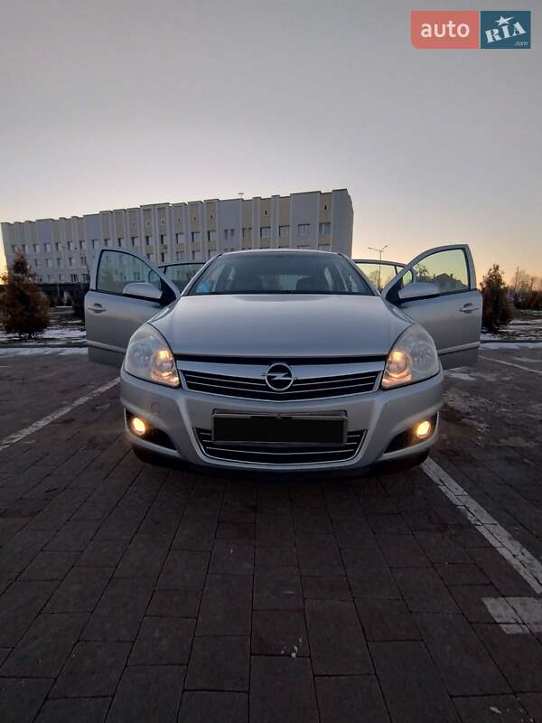 Хетчбек Opel Astra 2007 в Мостиській