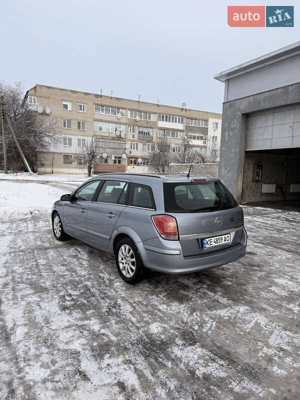 Универсал Opel Astra 2004 в Новой Водолаге