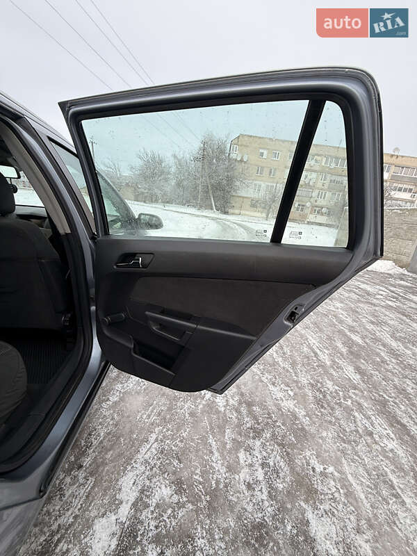 Универсал Opel Astra 2004 в Новой Водолаге