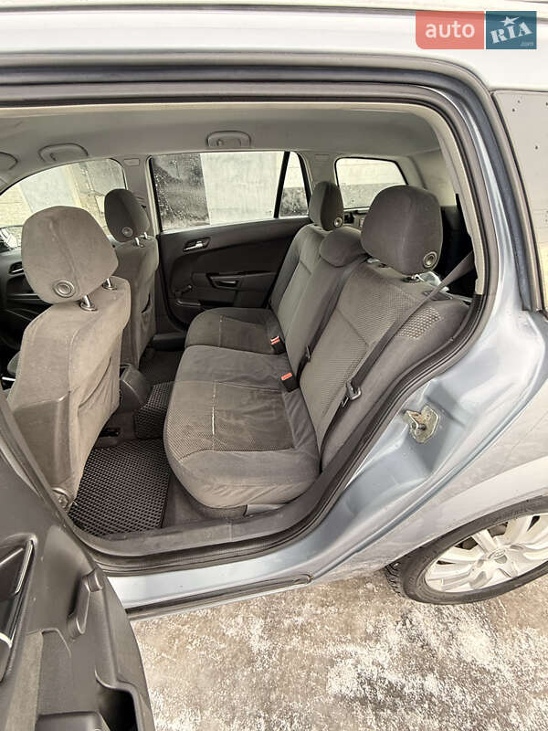 Универсал Opel Astra 2004 в Новой Водолаге