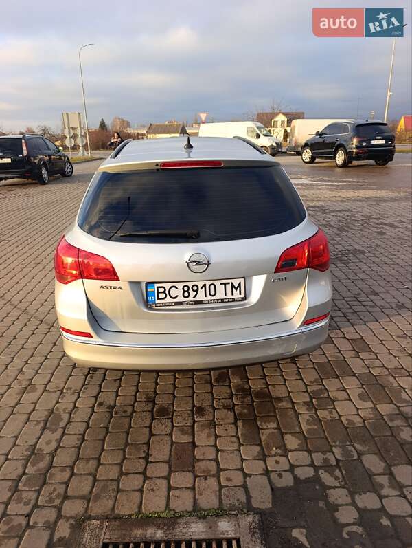 Универсал Opel Astra 2015 в Городке