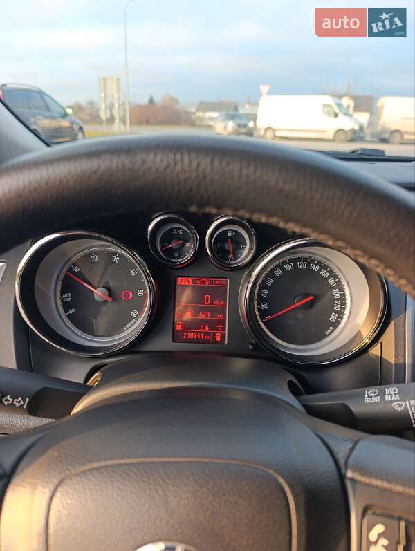 Универсал Opel Astra 2015 в Городке