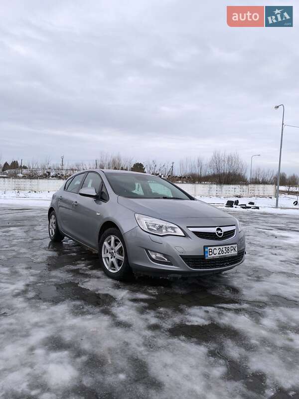 Opel Astra 2011 Opel Astra 2011