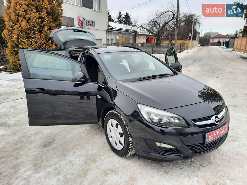 Універсал Opel Astra 2013 в Рівному