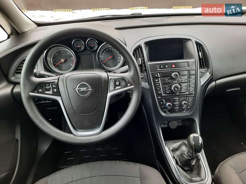 Універсал Opel Astra 2013 в Рівному