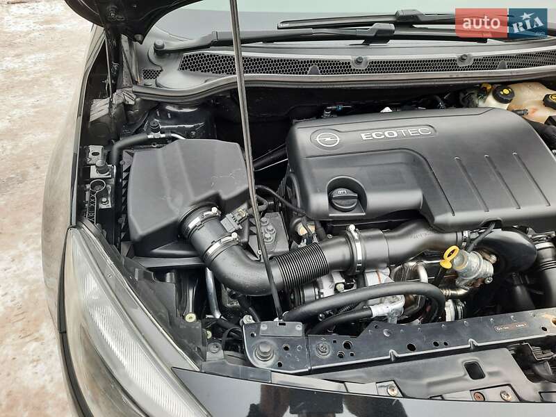 Універсал Opel Astra 2013 в Рівному