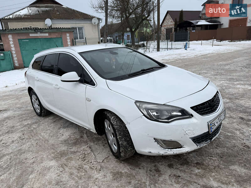 Универсал Opel Astra 2012 в Изяславе