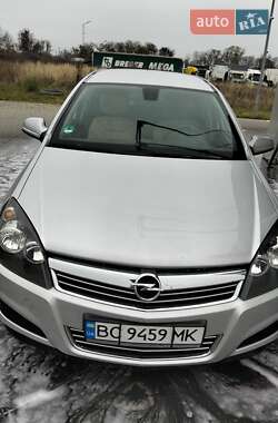 Універсал Opel Astra 2010 в Львові