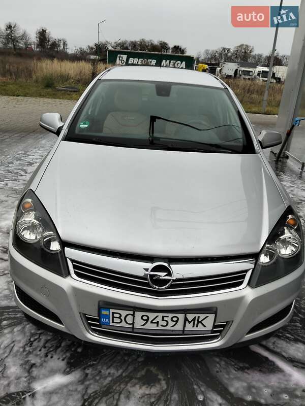 Opel Astra 2010 Opel Astra 2010