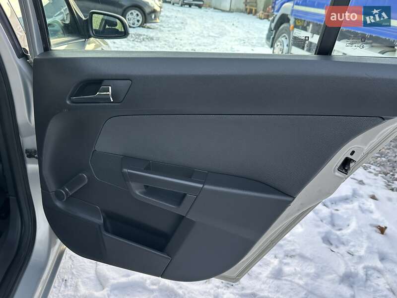 Універсал Opel Astra 2005 в Рівному фото 93 Універсал Opel Astra 2005 в Рівному