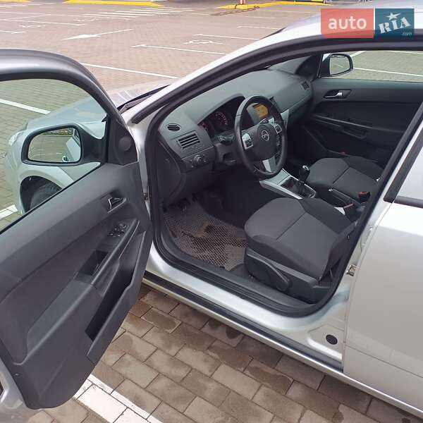 Хэтчбек Opel Astra 2012 в Киеве фото 8 Хэтчбек Opel Astra 2012 в Киеве
