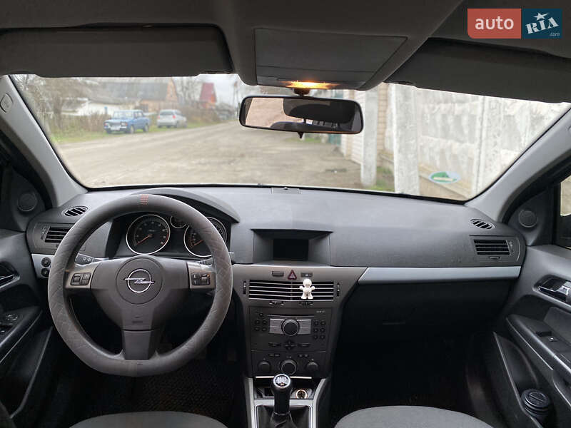 Універсал Opel Astra 2006 в Радомишлі