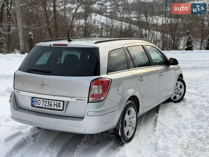 Універсал Opel Astra 2010 в Вишнівці