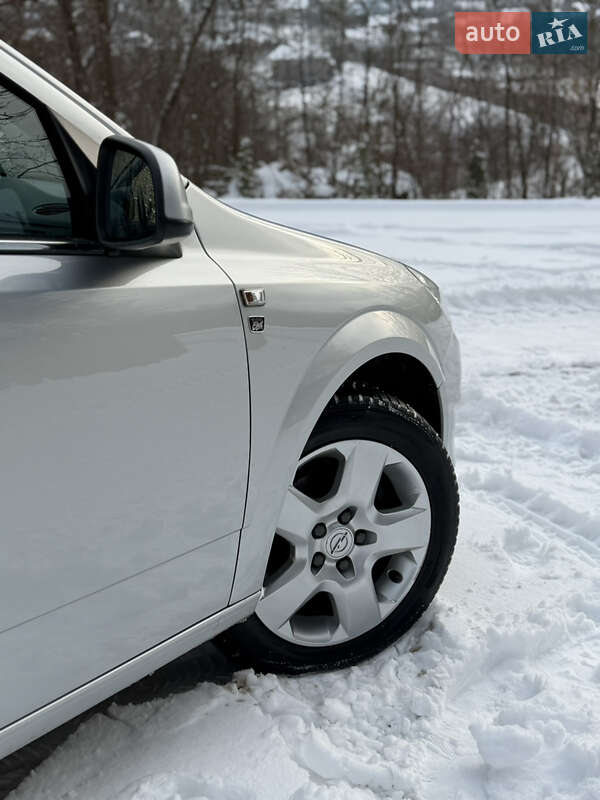 Універсал Opel Astra 2010 в Вишнівці