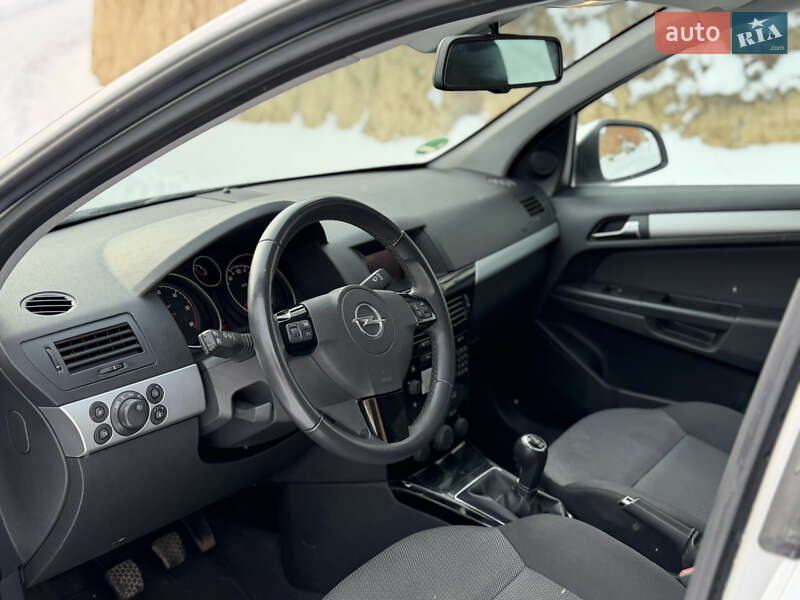 Універсал Opel Astra 2010 в Вишнівці