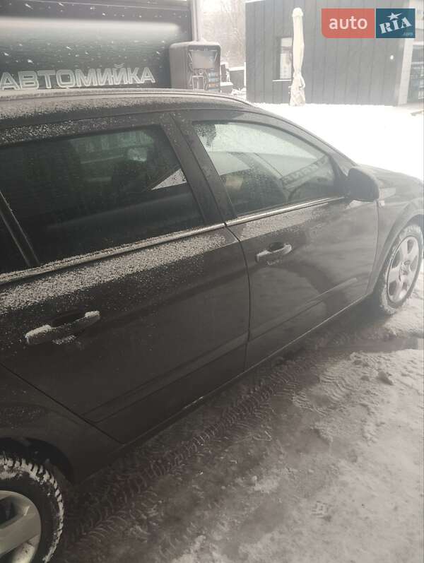 Универсал Opel Astra 2009 в Ровно