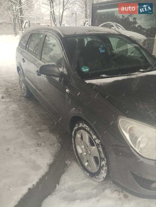 Универсал Opel Astra 2009 в Ровно