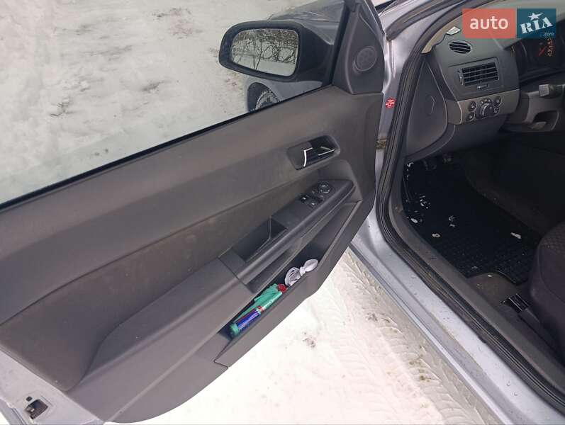 Хэтчбек Opel Astra 2004 в Львове