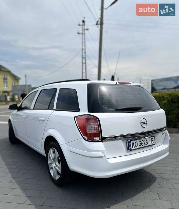 Универсал Opel Astra 2010 в Иршаве