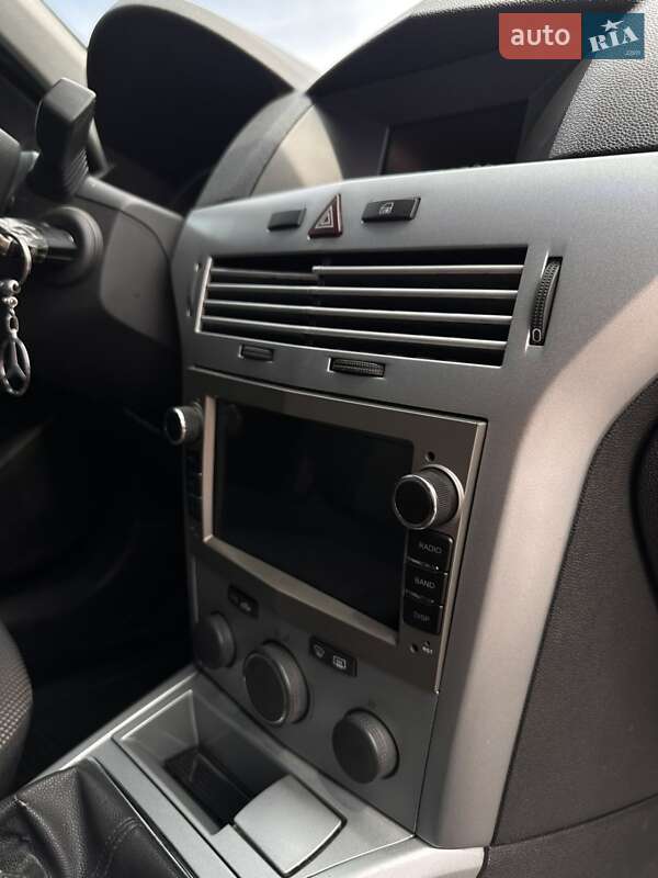 Универсал Opel Astra 2010 в Иршаве