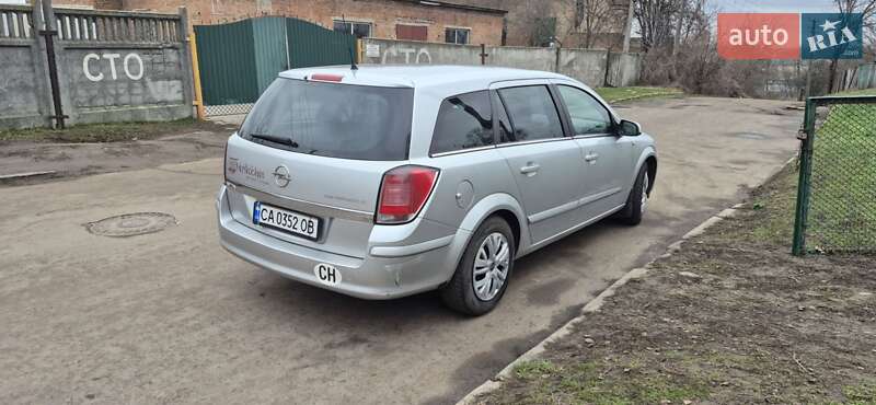 Універсал Opel Astra 2005 в Золотоноші