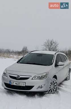 Універсал Opel Astra 2011 в Івано-Франківську