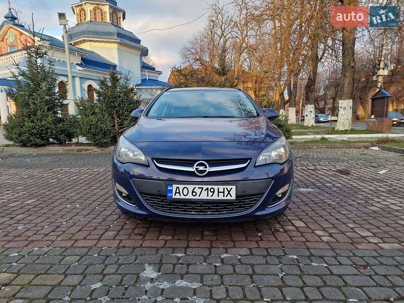 Универсал Opel Astra 2013 в Мукачево