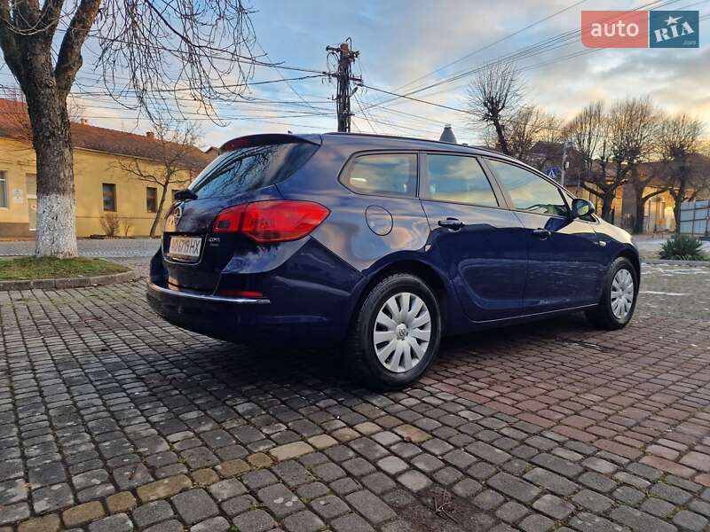 Универсал Opel Astra 2013 в Мукачево