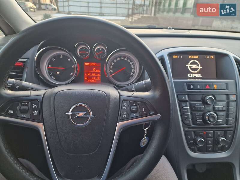 Универсал Opel Astra 2013 в Мукачево