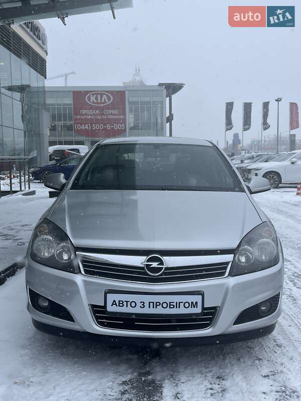 Хэтчбек Opel Astra 2012 в Киеве фото 3 Хэтчбек Opel Astra 2012 в Киеве