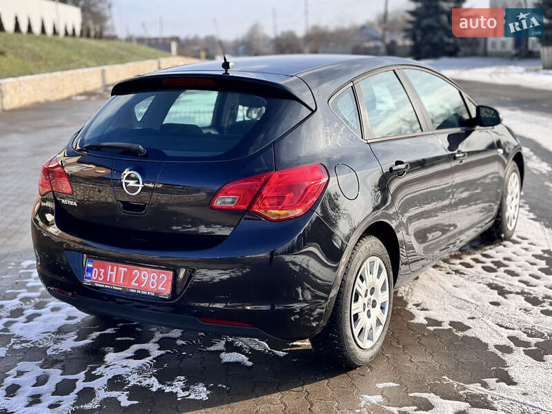 Хэтчбек Opel Astra 2010 в Великой Багачке