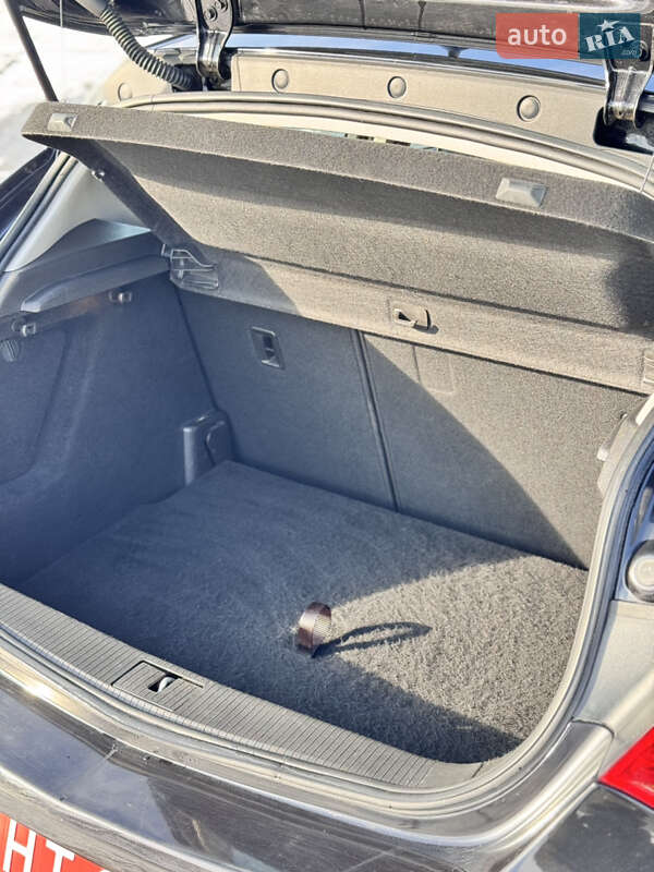 Хэтчбек Opel Astra 2010 в Великой Багачке