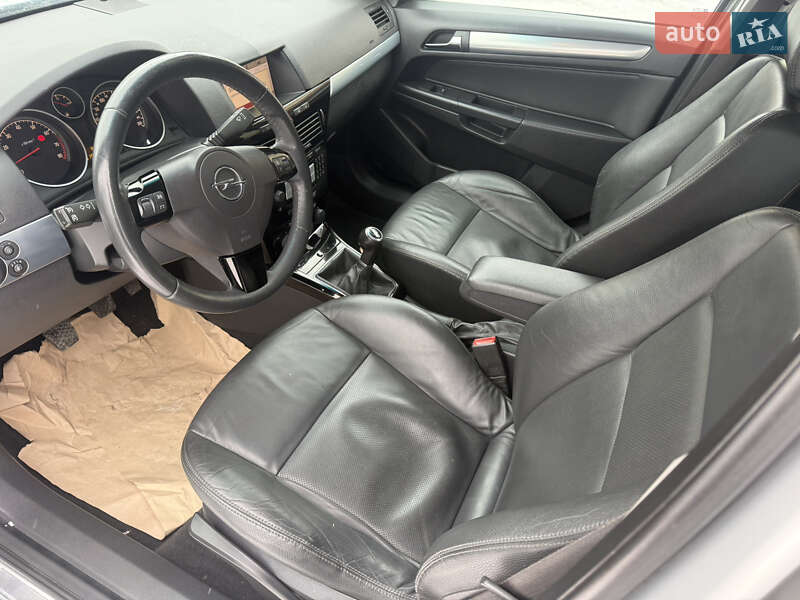 Универсал Opel Astra 2010 в Калуше