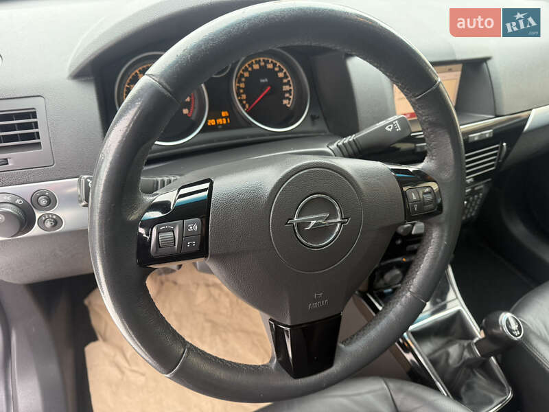 Универсал Opel Astra 2010 в Калуше