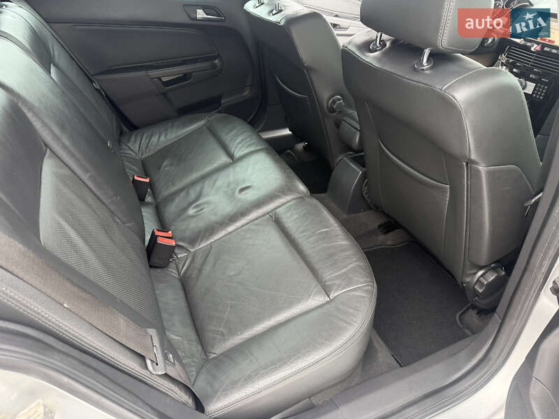 Универсал Opel Astra 2010 в Калуше