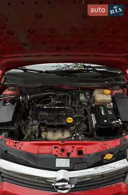Хэтчбек Opel Astra 2006 в Александрие