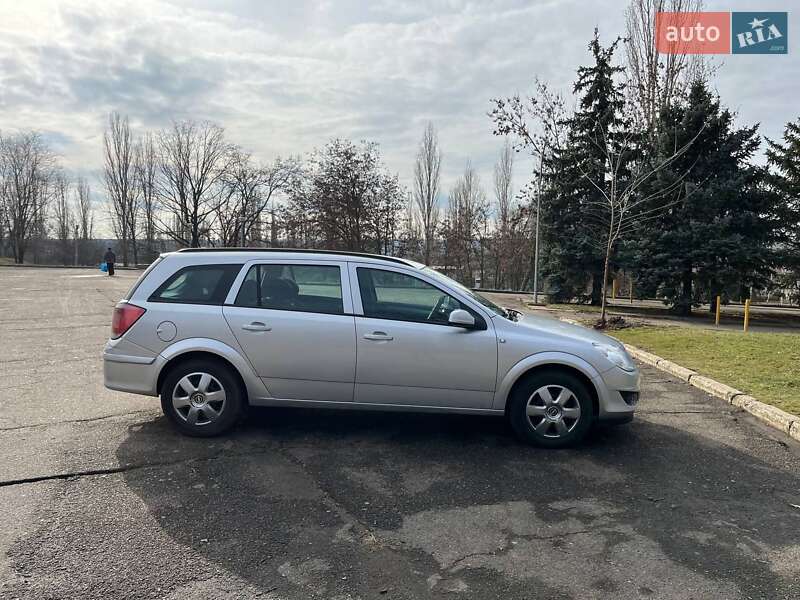 Універсал Opel Astra 2009 в Южноукраїнську