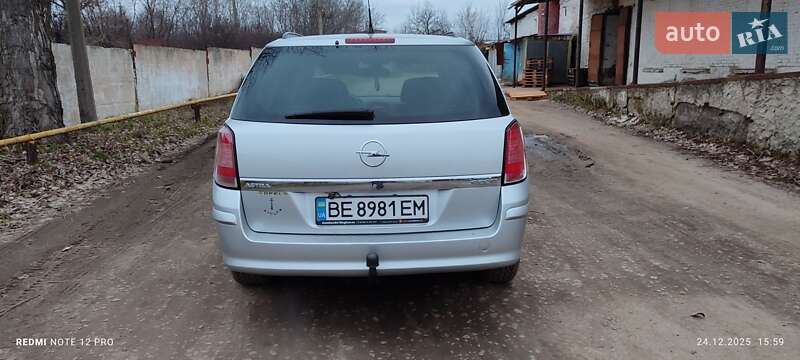 Универсал Opel Astra 2010 в Первомайске