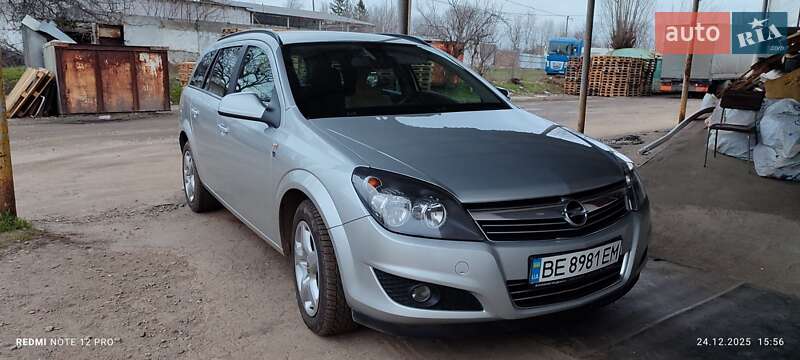 Универсал Opel Astra 2010 в Первомайске