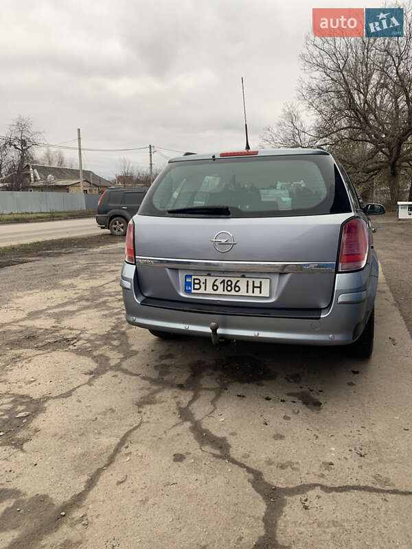 Универсал Opel Astra 2005 в Полтаве