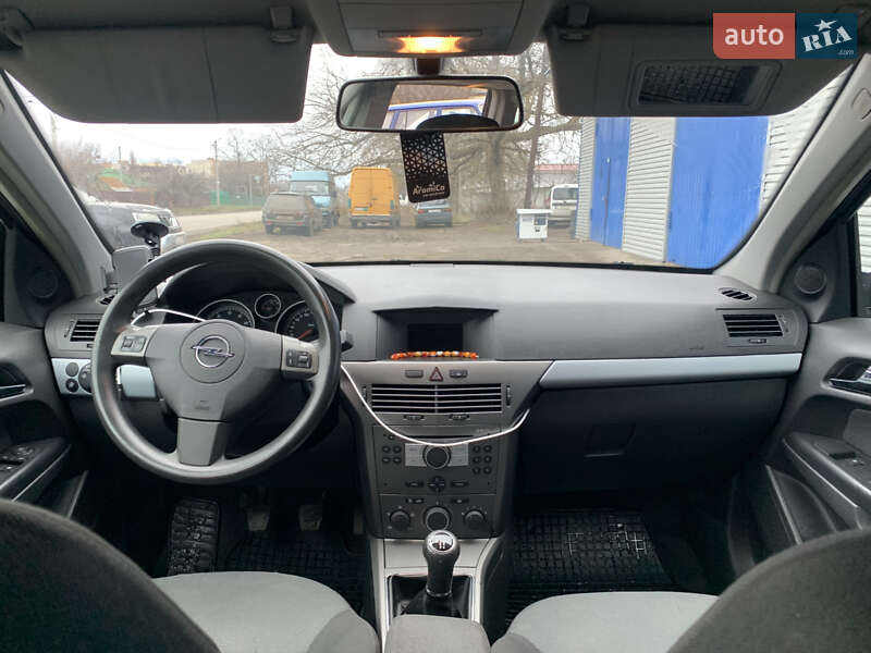 Универсал Opel Astra 2005 в Полтаве