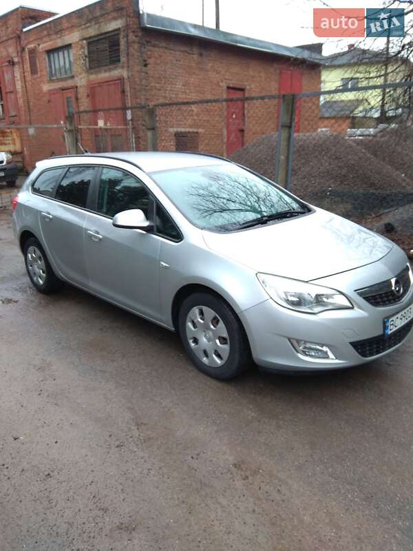 Універсал Opel Astra 2011 в Львові