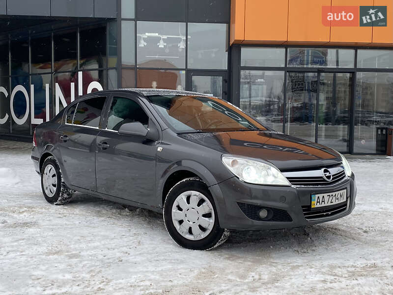Седан Opel Astra 2012 в Киеве