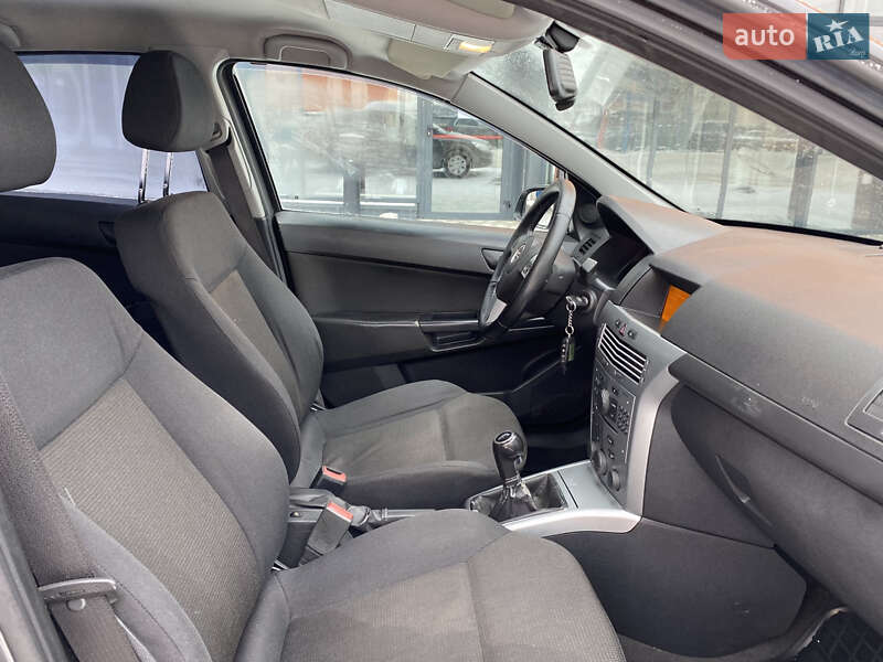 Седан Opel Astra 2012 в Киеве