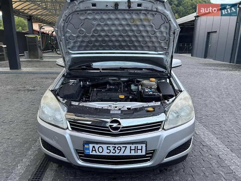 Хэтчбек Opel Astra 2007 в Тячеве фото 12 Хэтчбек Opel Astra 2007 в Тячеве