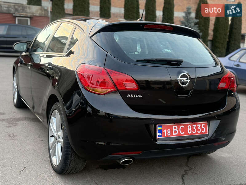 Хэтчбек Opel Astra 2010 в Ровно