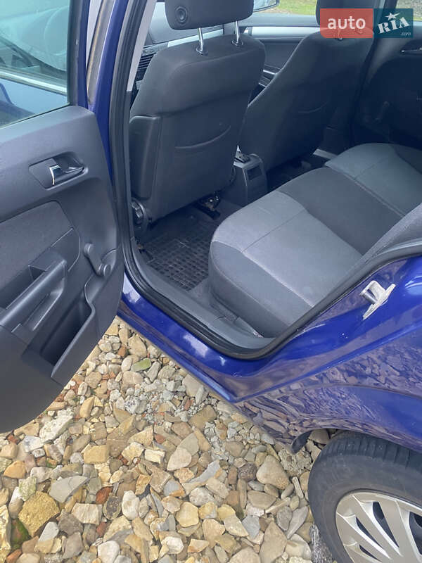 Універсал Opel Astra 2010 в Самборі